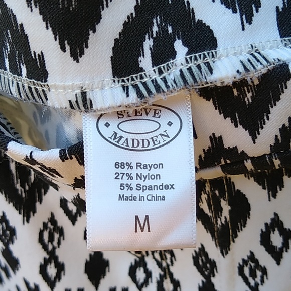 Steve Madden pattern Leggings size medium - Picture 3 of 6